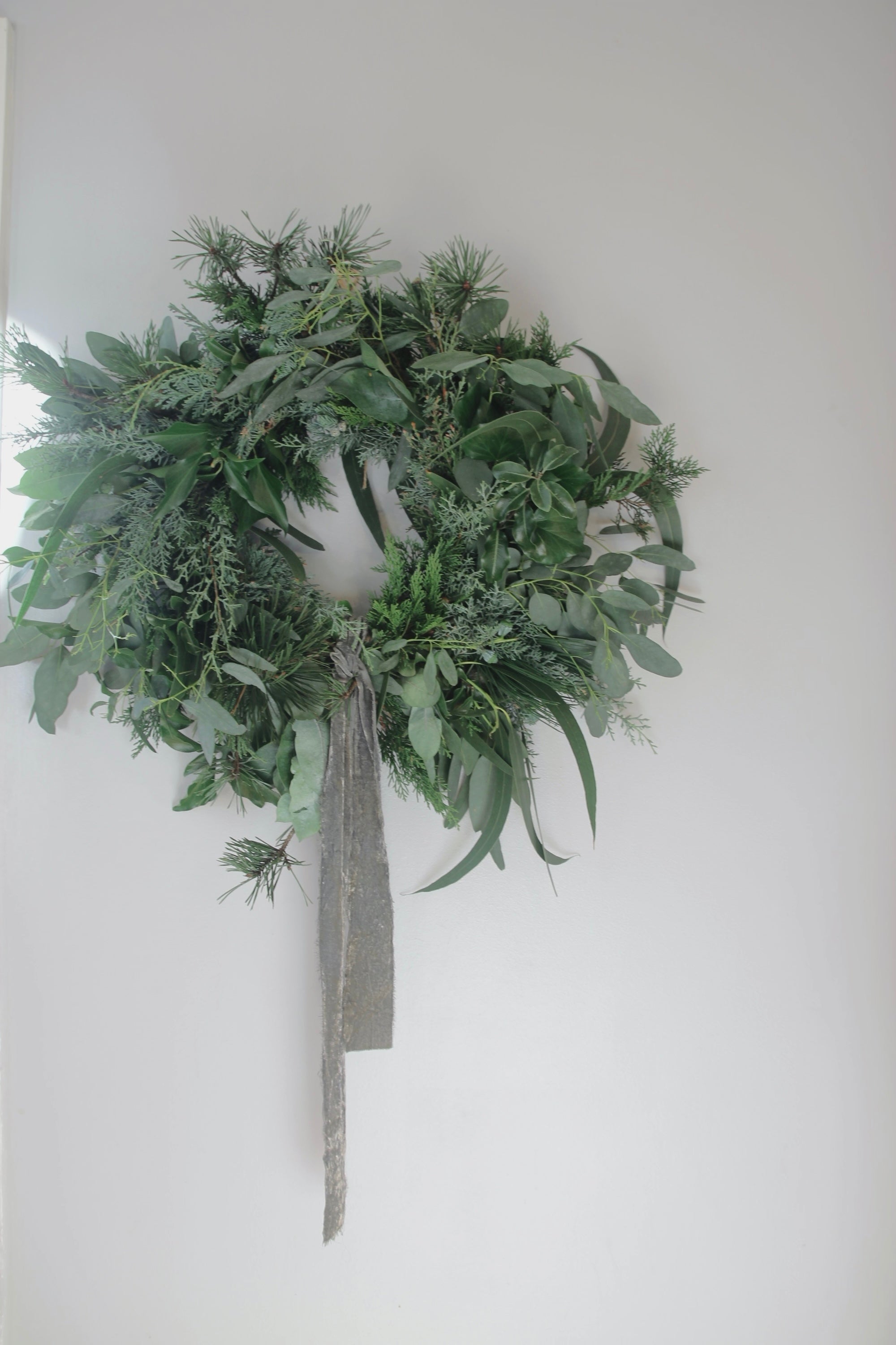 Classic evergreen Christmas wreath | Flowers by Cosmos